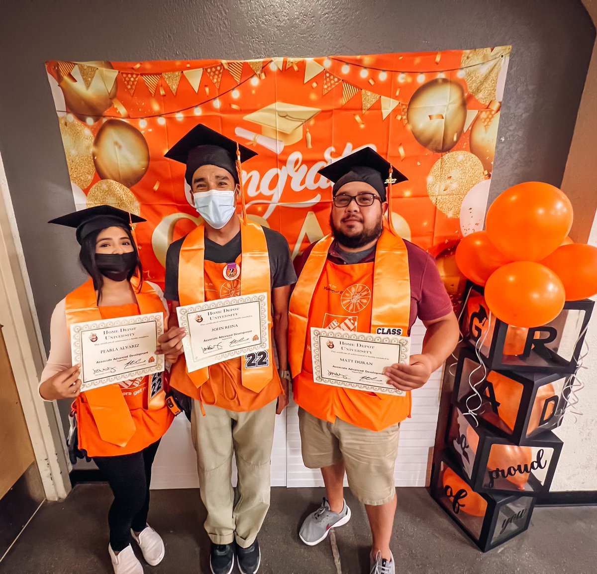 sm_jasminmarie's tweet photo. “Leadership is about making others better as a result of your presence and making sure that impact lasts in your absence.” #6952 HDU in the books! Congrats to our future leaders🧡🎓
#leadership #homedepot #pacsouth #d171 #trendingorange #culture https://t.co/vrLGRoQw3A