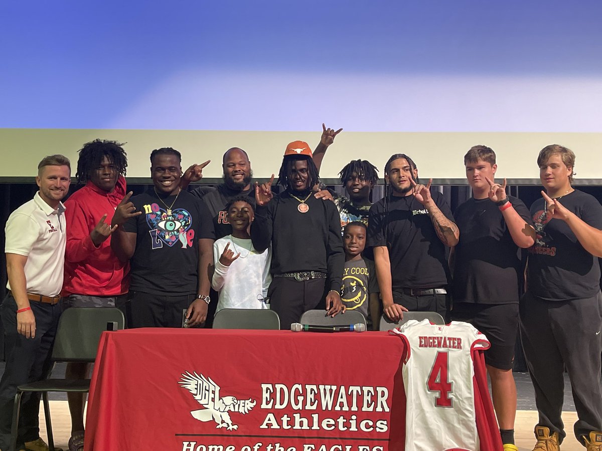 italksports_247's tweet photo. The #1 Running Back in the country will be taking his talents to the University of Texas ✍️🏈
@CedricBaxterJr1 has officially committed to the University of Texas 🤘🏼
#CedricBaxterJr #ClassOf2023 #TexasLonghorns #Committed #EdgewaterHighSchool https://t.co/4fioE4zNlE