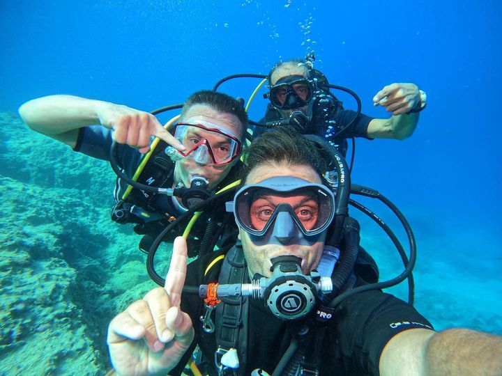 selfie  with Diver

#girlswhofreedive #freediverindonesia #diving #divinglife #divingtrip #divingphoto #scubadiving #diving_photography #divingisfun
