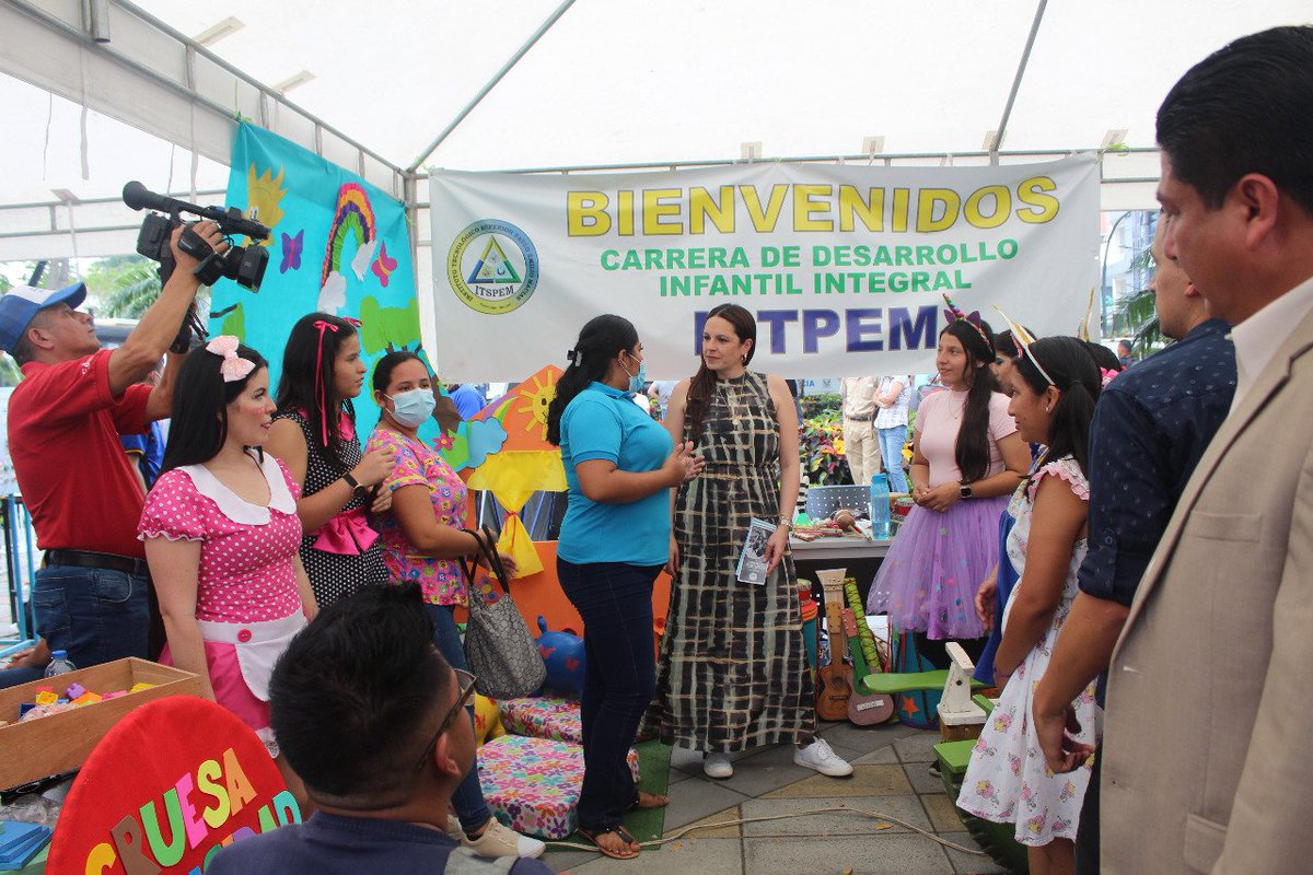 CmkValeria's tweet photo. Visita de @amontalvoch a la I Feria de carreras técnicas y tecnológicas, promovido por la Senescyt, dónde el #ISTPEM participo con sus diferentes stan.Fue un grato honor tener su presencia por el stan de la carrera de #DII 
@ISTPEM1 @SeniaDelgado @MaraEug12477799 @EduSuperiorEc https://t.co/8nWQudM3wL