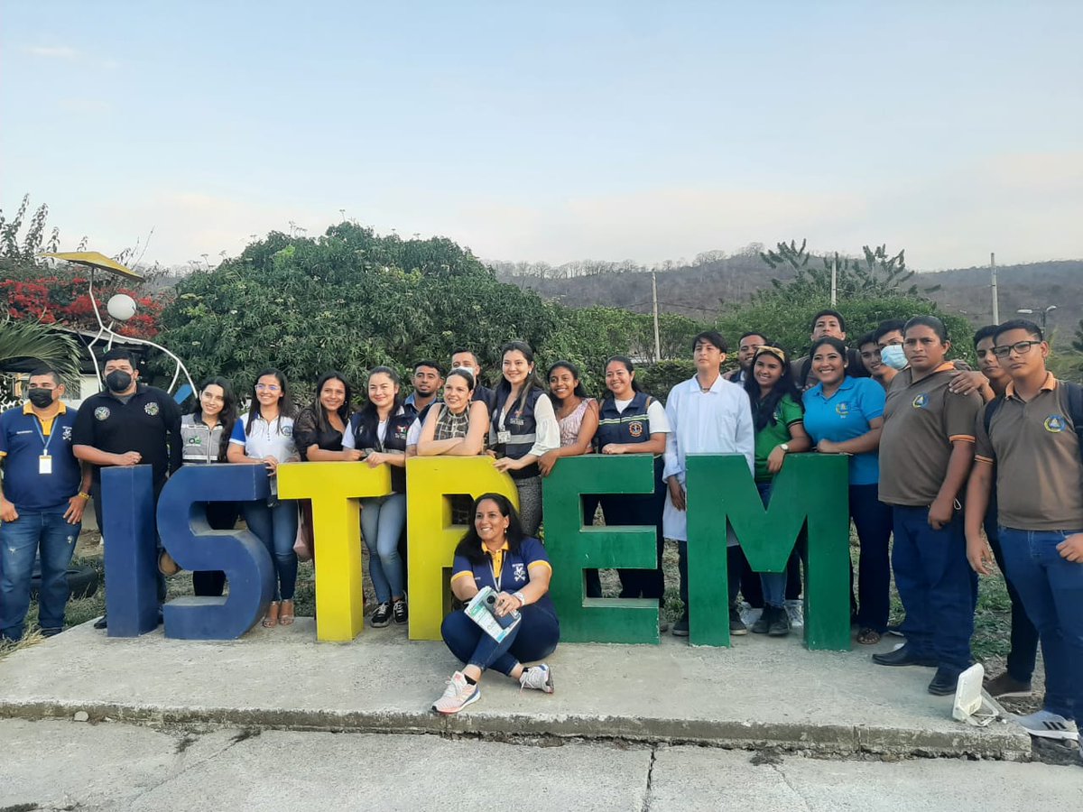 CmkValeria's tweet photo. Visita de @amontalvoch a la I Feria de carreras técnicas y tecnológicas, promovido por la Senescyt, dónde el #ISTPEM participo con sus diferentes stan.Fue un grato honor tener su presencia por el stan de la carrera de #DII 
@ISTPEM1 @SeniaDelgado @MaraEug12477799 @EduSuperiorEc https://t.co/8nWQudM3wL