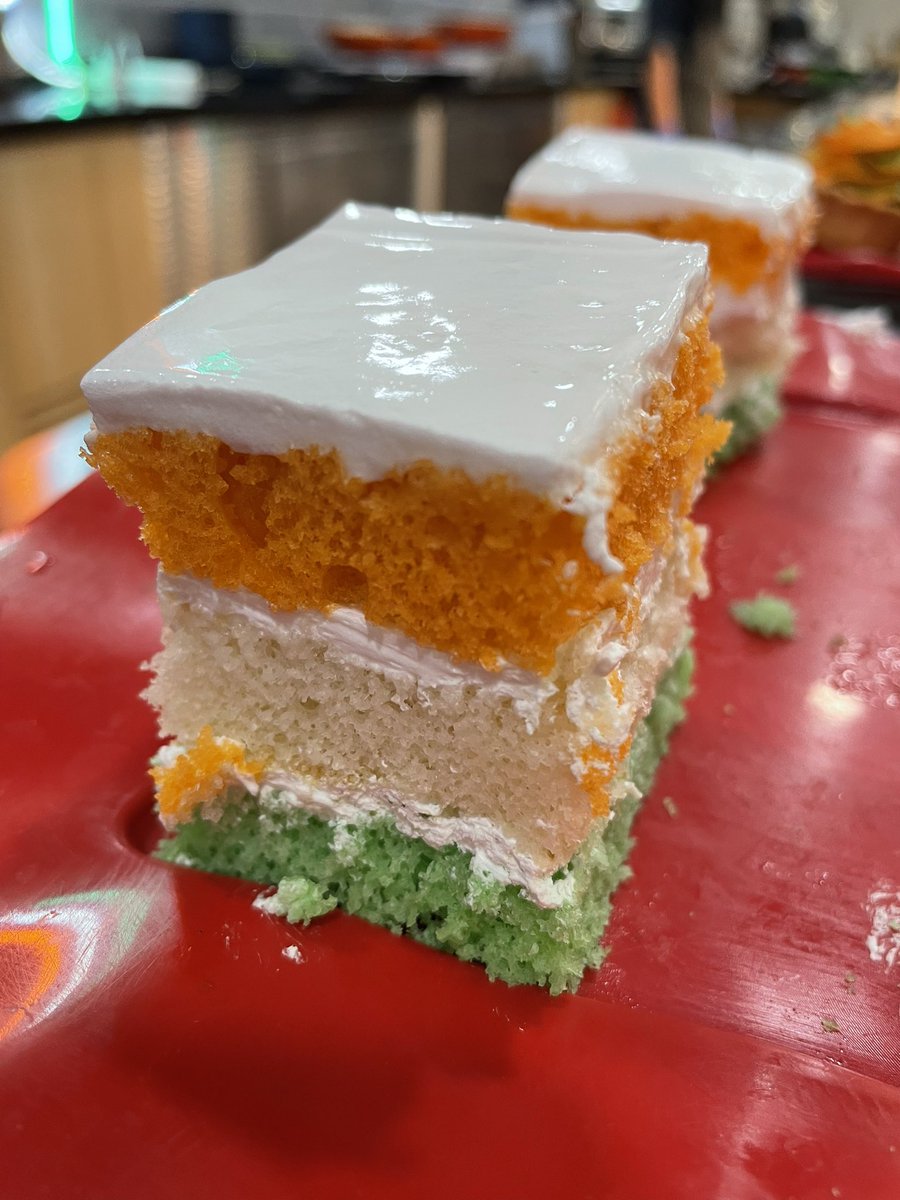Raj_Raavi's tweet photo. It’s #Tricolour theme at @GoogleIndia Hyderabad office .. celebrating #75YearsofIndependence #IndiaAt75 https://t.co/fhgQs5PZbH
