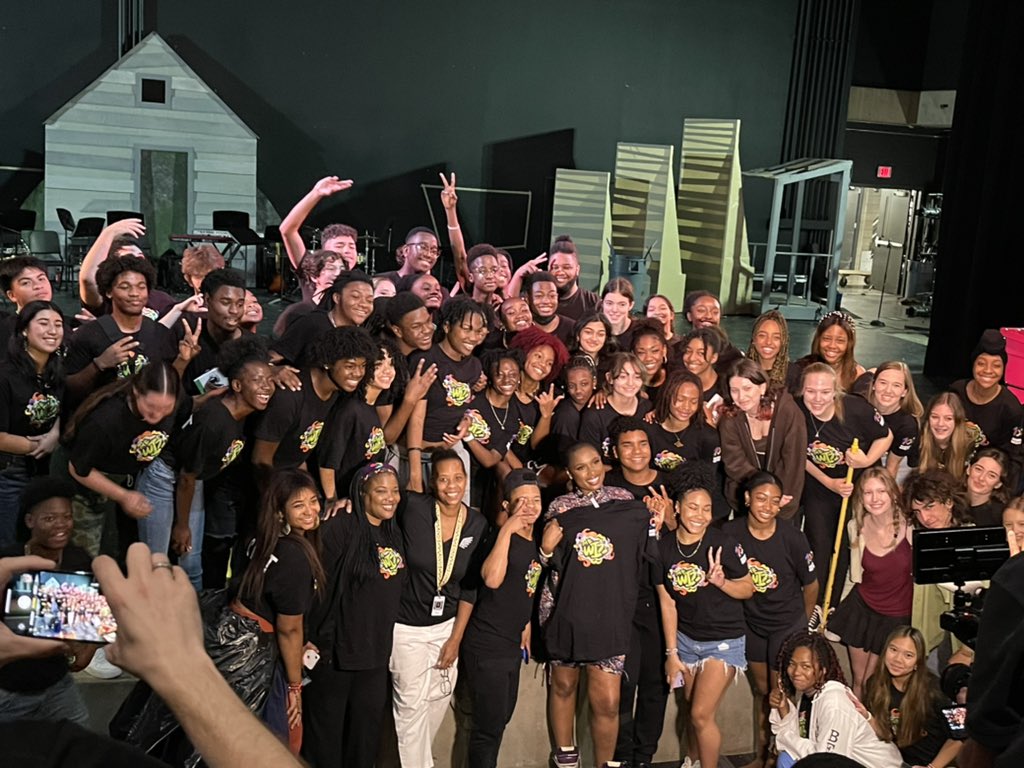 dallasschools's tweet photo. The one and only @IAMJHUD visited students from @BTWHSPVA during their rehearsal of “The Wiz.” Thank you for spending time talking and answering questions about the entertainment industry with us! 🤩 🎭 https://t.co/lPUWpdCIOa
