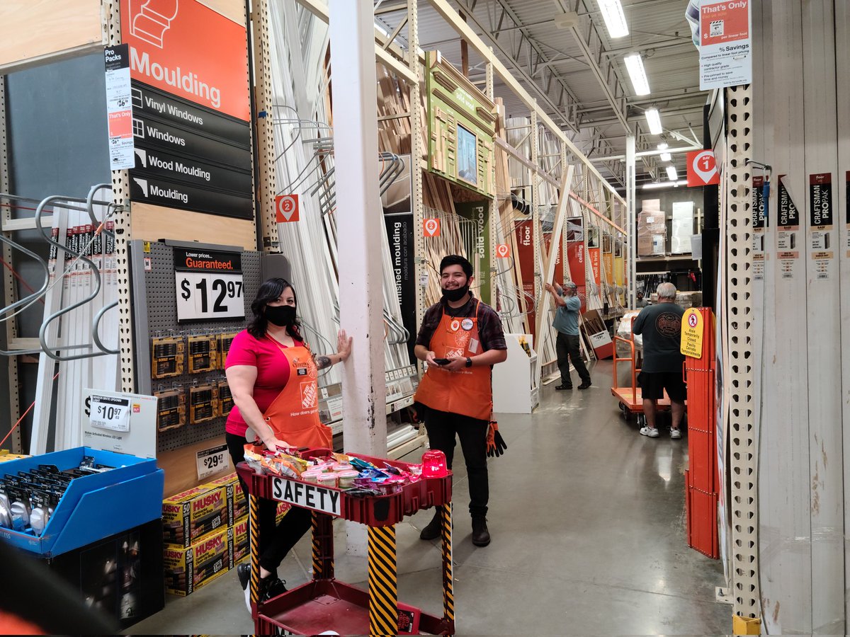 FynnElizabeth's tweet photo. Customer Experience Manager driving #SafetyFirst awareness throughout the store! Great job Charlene! https://t.co/Unpz7xw3Xe