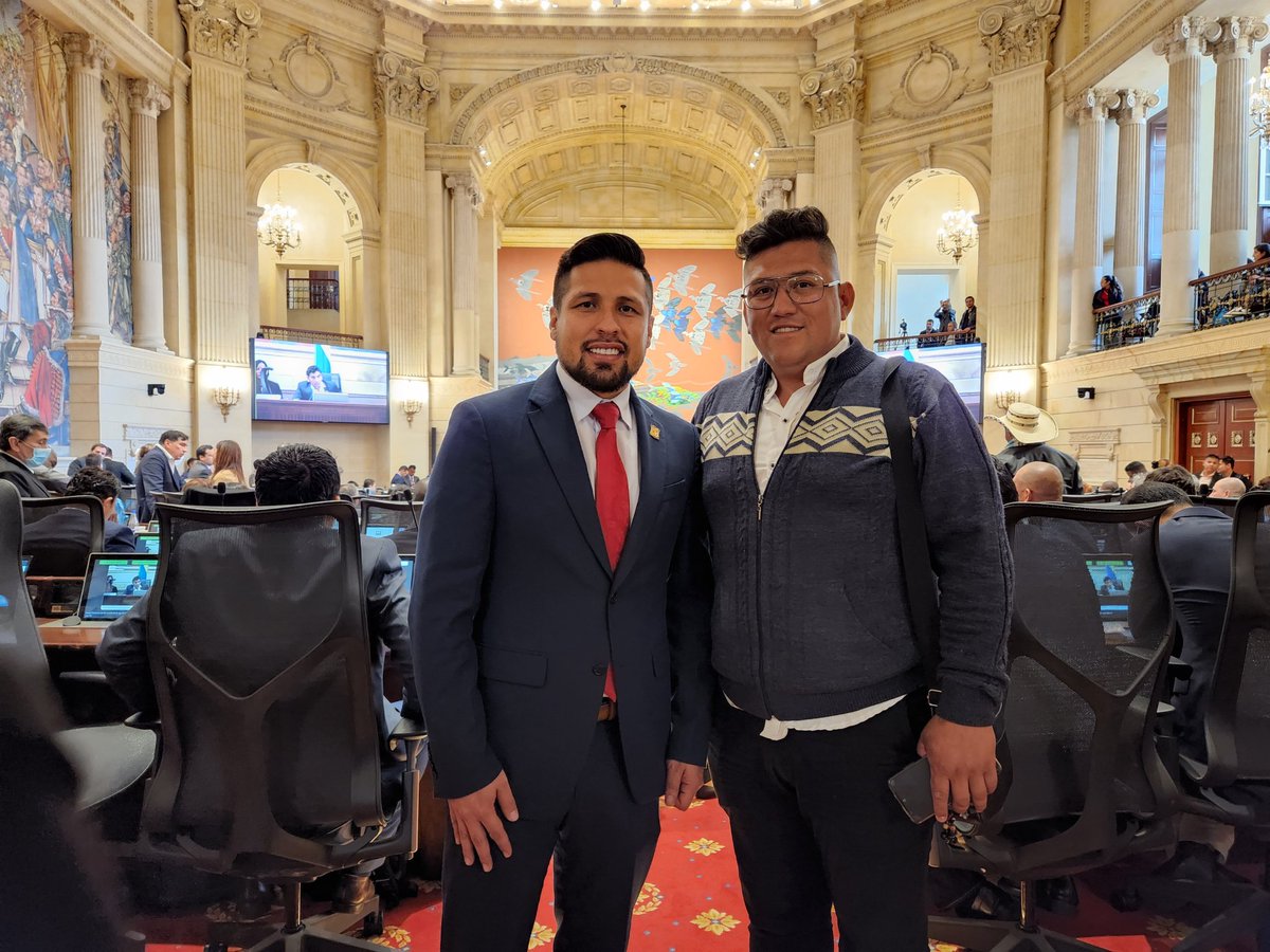 EduarTrianaR's tweet photo. Recibimos en el Congreso de la República, en la @CamaraColombia, la grata visita del Concejal de Chiquinquirá, Carlos Jimenez y del Concejal de Muzo, Leonardo martínez, con quienes revisamos varios temas de interés para los municipios y para el departamento.
#XTiBoyacá https://t.co/8B4bgeES5l