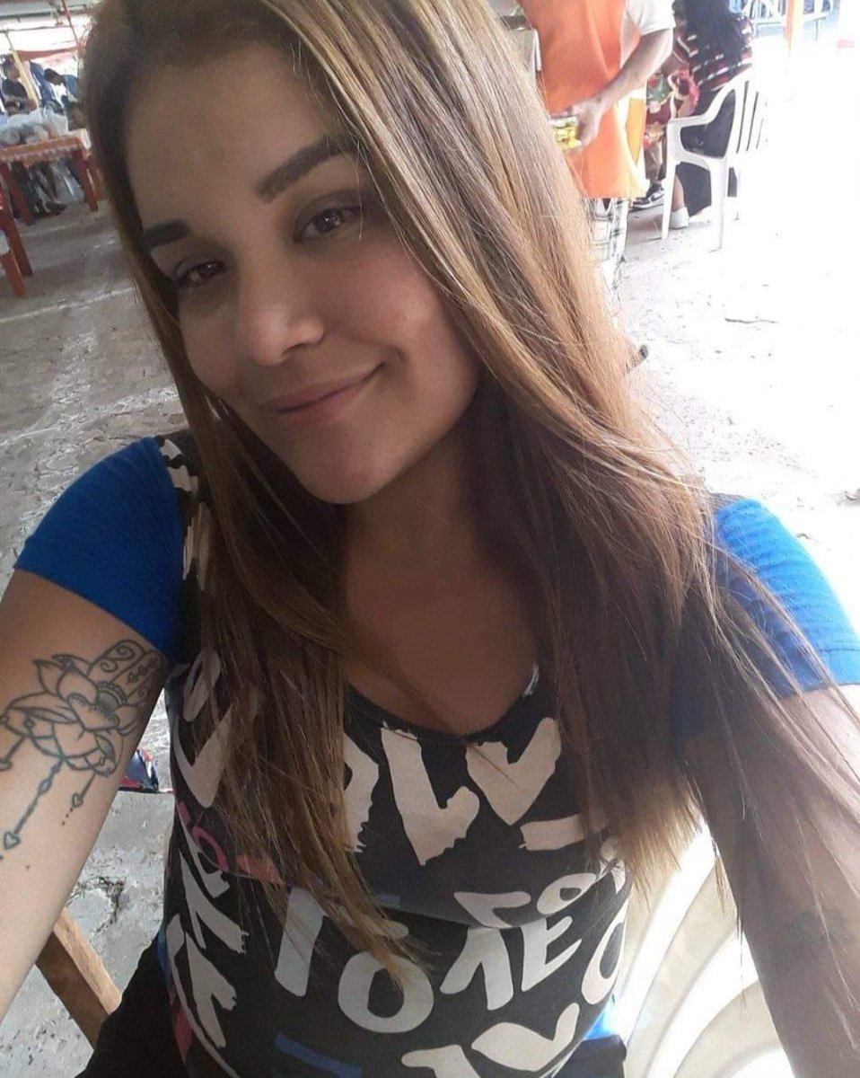 rolandorodi's tweet photo. Ana Paula Jara fue asesinada de dos balazos en La Lomita - Ñemby. El autor la llevó sobre una moto, abandonó el cuerpo y huyó. La joven llegó a presentar ante la Fiscalia un total de 13 denuncias por Violencia Familiar entre el 2018/2021. https://t.co/uzfU0wwEwi