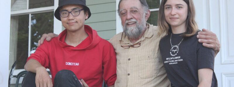 Pressenza_fr's tweet photo. Deux jeunes Ukrainiens réfugiés à Saint-Armand #Québec #AMECQ #Canada #Ukraine https://t.co/zjfueDW6IY https://t.co/NvJPKoqluX