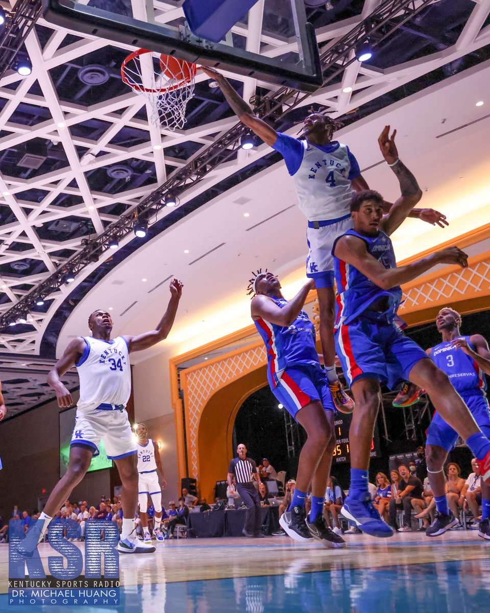 DrMikeUK's tweet photo. Holy smokes!!!! Poster dunk by Daimion Collins in #BigBlueBahamas ! https://t.co/ErIfiF2lG0