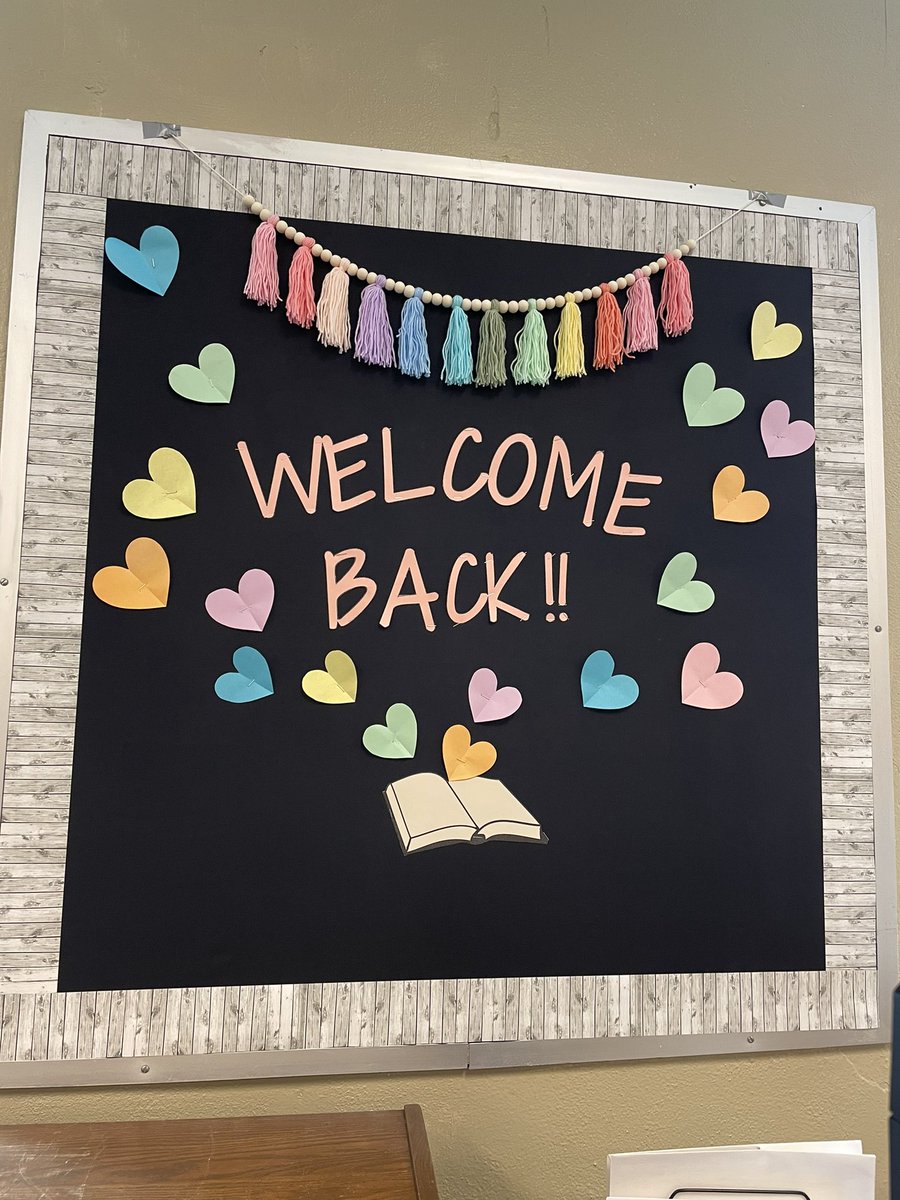 BarretReads's tweet photo. Great first day at Barret today! 💜 It was wonderful to see our awesome students!! The books missed you! #TheHill @barretjcps @ https://t.co/XD6RJjZUmm