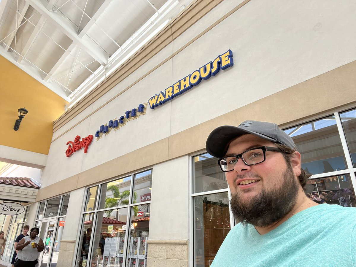 loveourlifevlog's tweet photo. 🚨New Video🚨 Today we go to a Friends Themed Coffee shop in downtown Orlando and we hit up the Disney Character Warehouse to check all the new Merch! #friends #friendscoffeeshop #centralperk #disneymerch #disneyhaul #disneycontentcreator
https://t.co/KstrSsd1Vw https://t.co/NhZEhZokgH