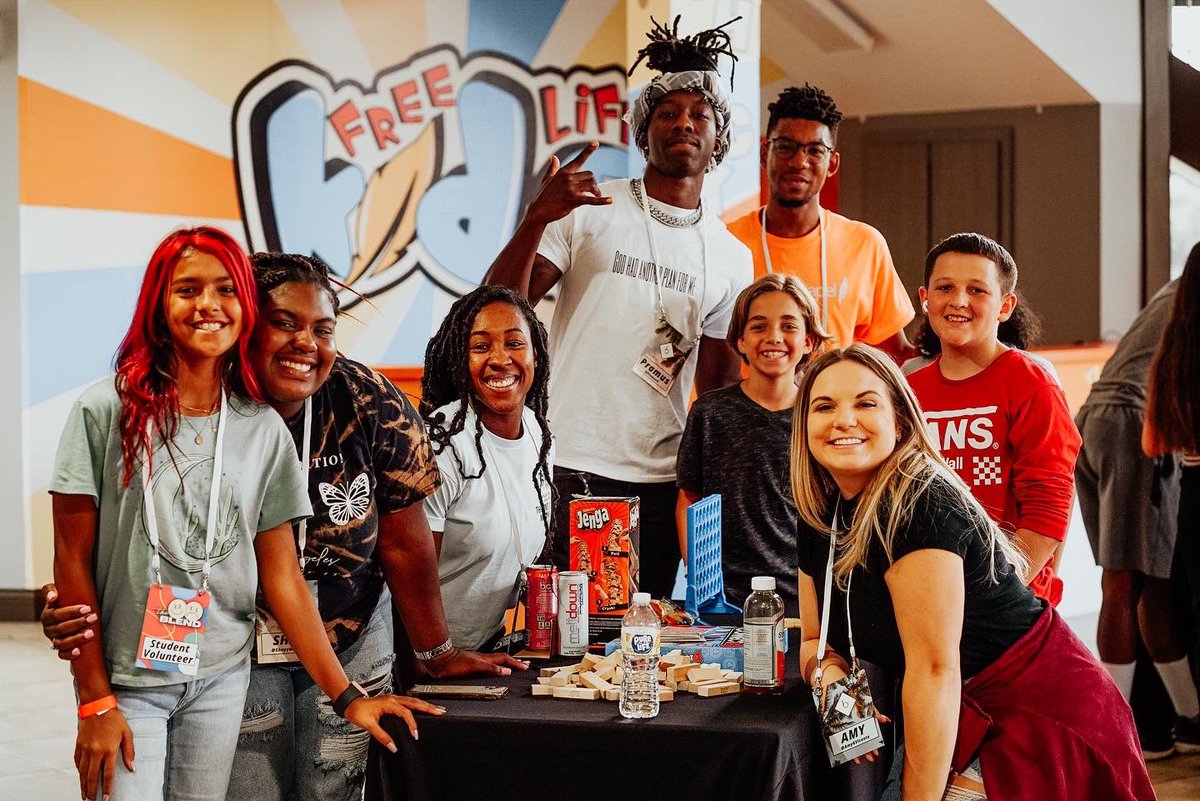 blendflc_'s tweet photo. Week 2 of our #StrangerThings series IS IN THE BAG ✅ We had our very own Kaila Sedam speak an AWESOME word on how God can’t be thwarted 🔥🔥

We can’t wait to see you next week for PAINT WARS 👀🎨💪🏽
#TheBlend https://t.co/k7RSdhtV4p