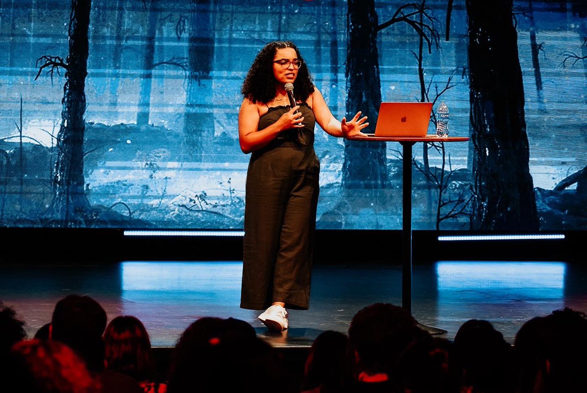blendflc_'s tweet photo. Week 2 of our #StrangerThings series IS IN THE BAG ✅ We had our very own Kaila Sedam speak an AWESOME word on how God can’t be thwarted 🔥🔥

We can’t wait to see you next week for PAINT WARS 👀🎨💪🏽
#TheBlend https://t.co/k7RSdhtV4p