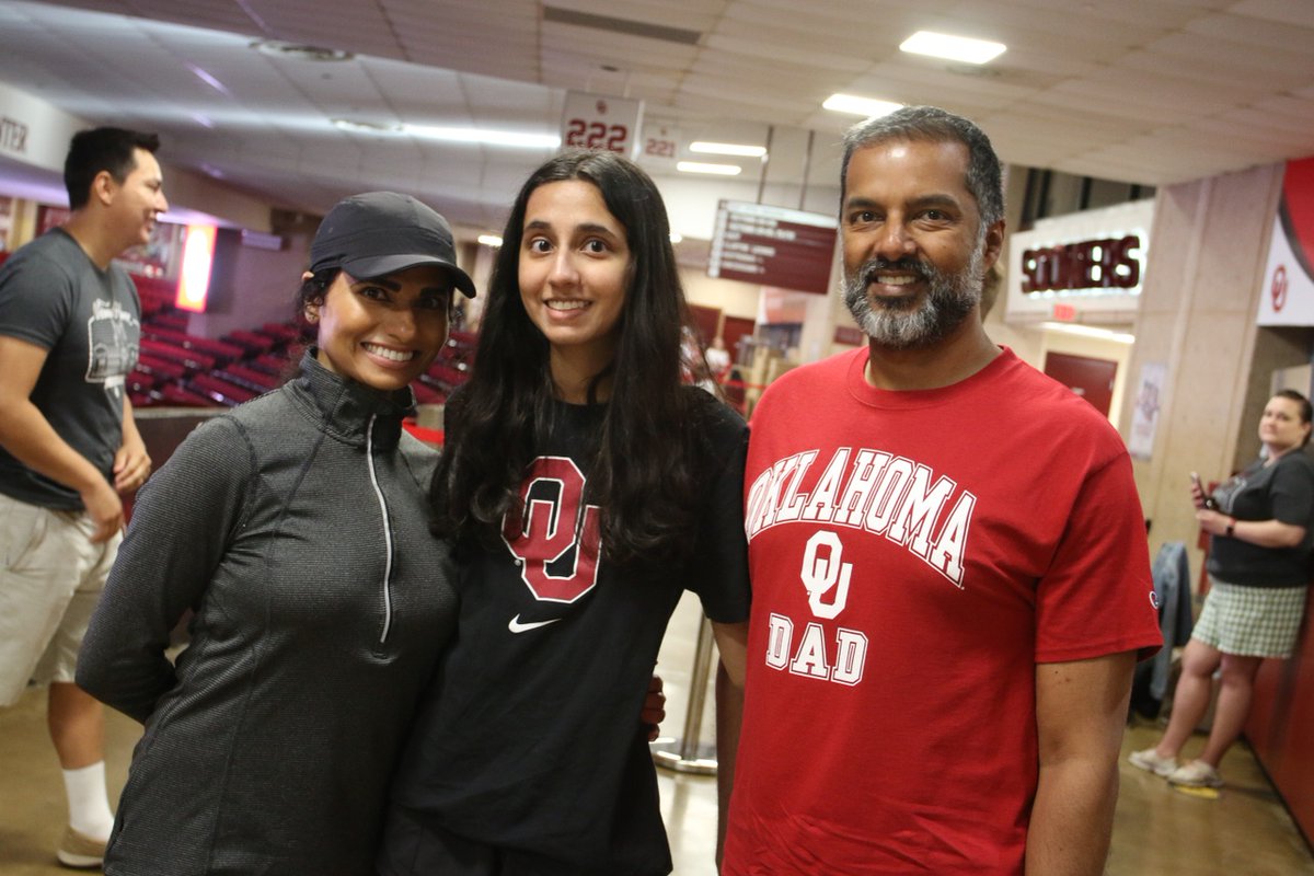 OU_HRL's tweet image. #OUMoveIn22 is over halfway done! We hope you're having a great time getting to know campus and setting up your space. 🛌