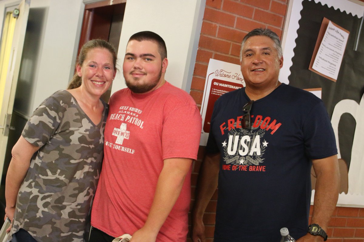 OU_HRL's tweet image. #OUMoveIn22 is over halfway done! We hope you're having a great time getting to know campus and setting up your space. 🛌