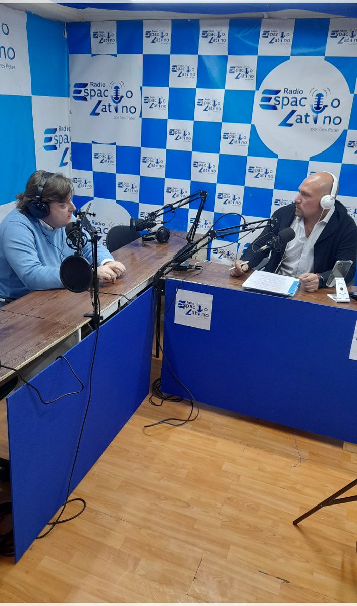 #GabrielAlemparte en vivo un gran invitado ha hablar de todo lo que quieres saber sobre la #NuevaConstitucion en #radioelatino1