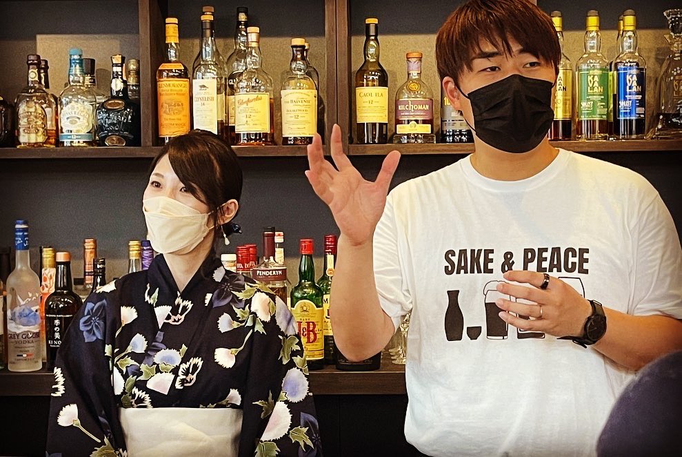 start_with71's tweet photo. 8/7(日)

SAKE ENNICHI
-夏だ！祭りだ！日本酒だ！-

暑い夏本番
お祭りの縁日に行った気分で
暑さも吹き飛ばしましょう！！

今回はフードロス ゼロに貢献されている「美味伊都」さんより糸島産夏野菜の肴と

すぎたまさん厳選の夏酒を味わっていただきました。

#PonsyuSugitama 
#umaito_fukuoka https://t.co/LzLZbO0Dwf