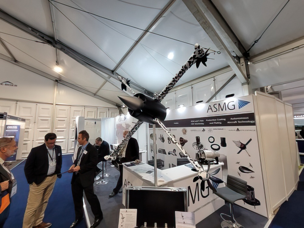 Spotted in the halls was this unique jet-powered X-wing VTOL UAV from US-based WaveAerospace which can fly in Force 10 storms and extreme weather. The X-6A Huntress II features a central turboje, wingtip propulsors for control, and a payload of 50kg.

bit.ly/3doE94z