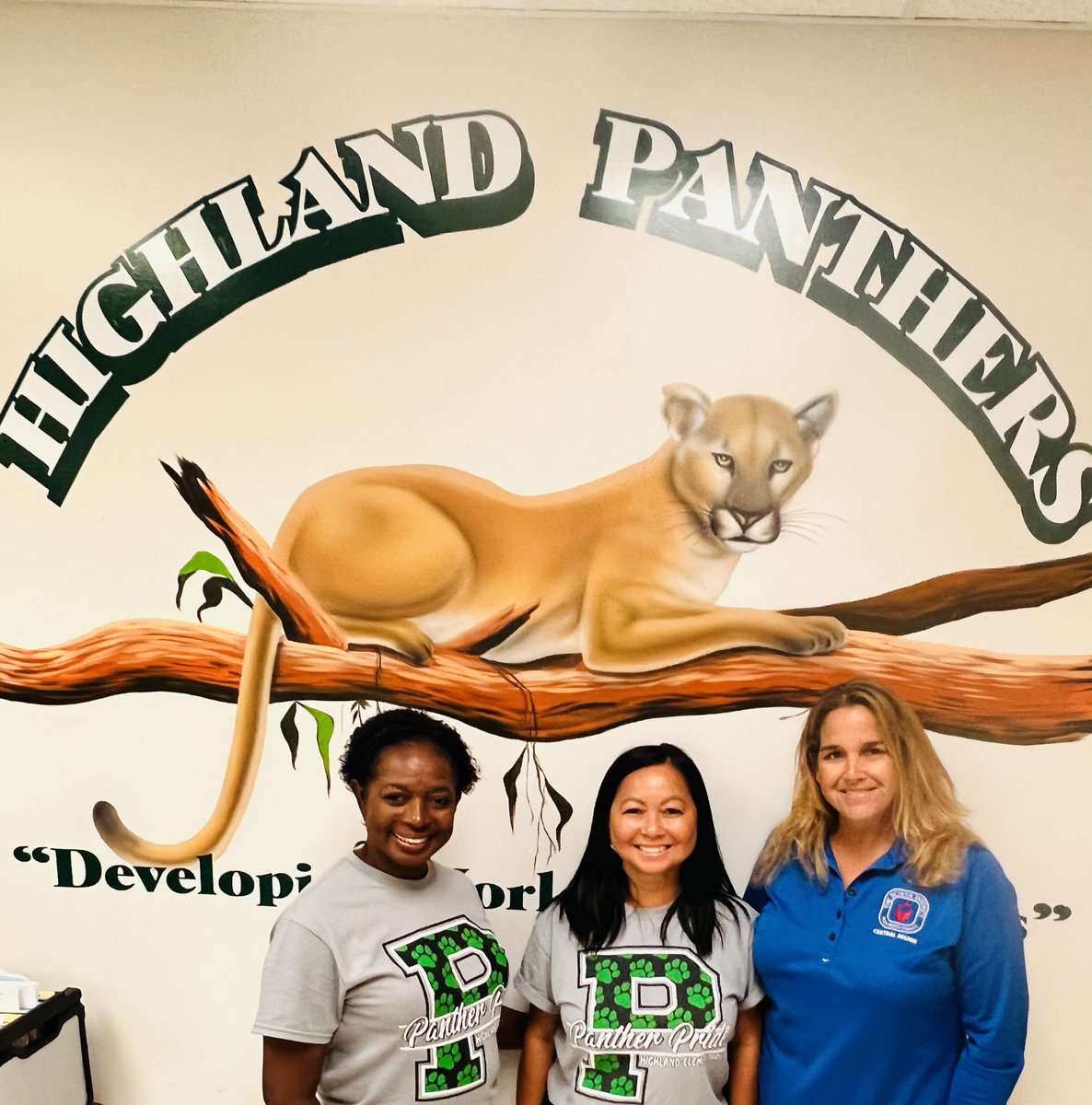 What a great first day of school!  LET’S GO PANTHERS!! #highlandpantherpride #highlandoneloveonefamily <a href="/4literacylife/">Frances Frye</a> <a href="/hainesv/">V. Haines</a> <a href="/emartinezPBC/">Edna Martinez</a>