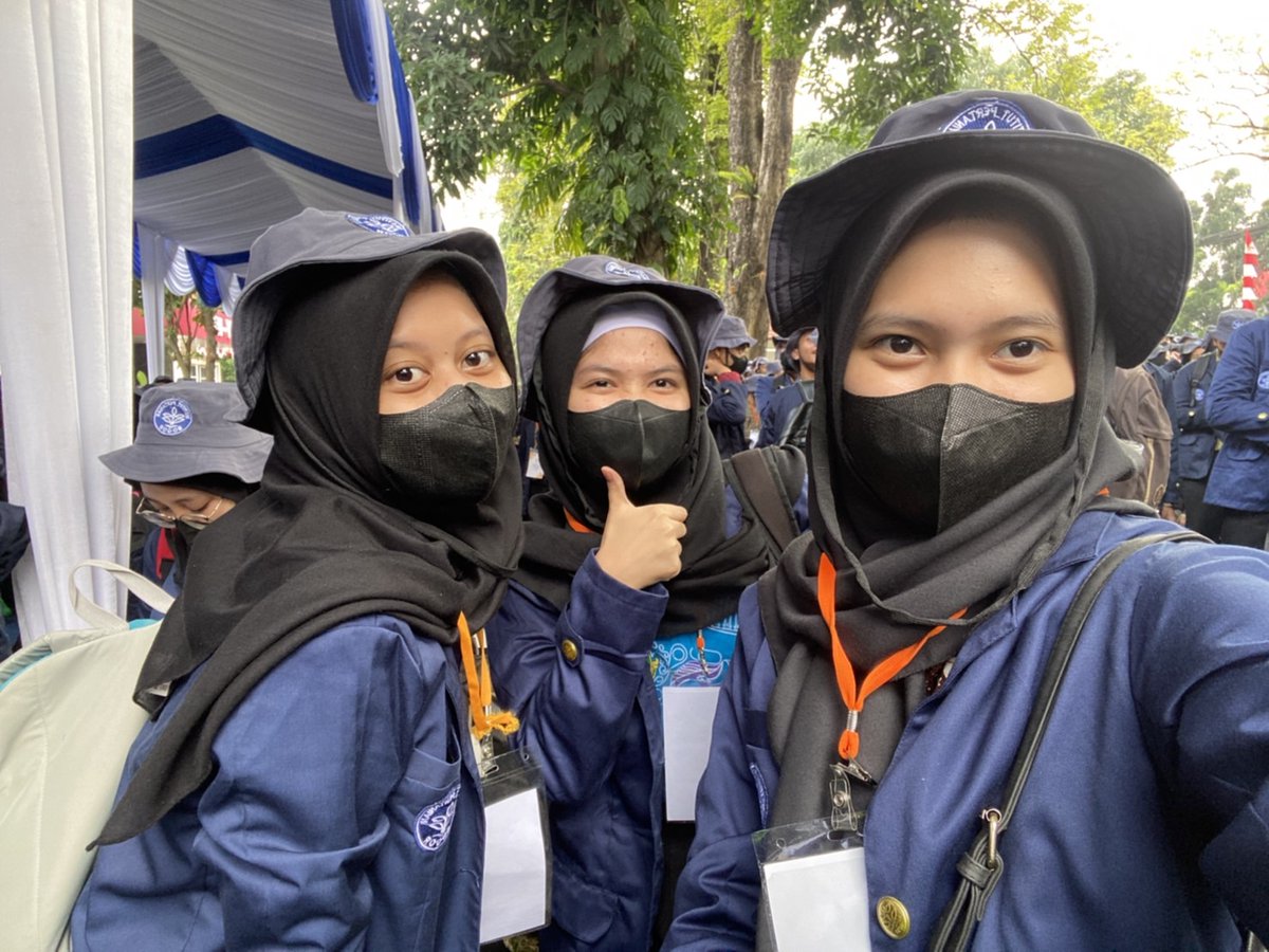 struickkchingu's tweet photo. nah ini aku juga ada foto sama temen baru senang bgt dan masih ganyangka kalau Uda jadi MABA SV IPB 59✨🖤
#TheGlimpseStoryofGatamalaAgrinawa #MPKMB59SVIPB #VOKASIIMPACT #IPBDIGDAYA #VOKASIJUARA https://t.co/EcjvEUJ2VS