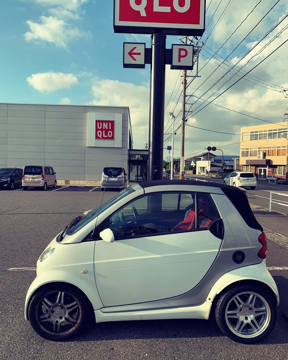 daikichi's tweet photo. 某・ユニクロと相棒😊
#smartfortwo
#smartcabrio
#smartfortwocabrio
#smartbrabus https://t.co/9IYRaPgIen