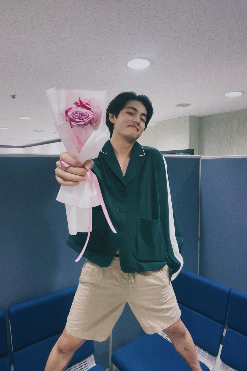 S7R_twt's tweet photo. 𝙼i señora abrió su ✩ #秘密ー𝙶arden solo para mí porque soy oficialmente el 𝑓anboy más lindo en el ‘ 🌸 ⊹ ࣪˖⁩ · #𝑓airy𔘓𝚍ebut ♡︎! 𝙽o me miren mucho cuando me vean bailar #𝙶ashina·节奏 porque capaz mi preciosa hada me termina dando un zape.

𝙻uxury ♡︎ #𝙰kise⚡! https://t.co/uOLe9Jz7i0