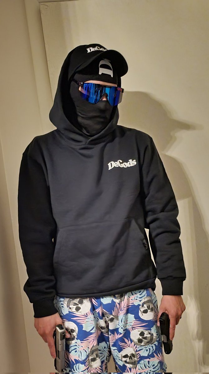 DadpoolNFT's tweet photo. @SlateMk2 wasn't kidding about the fit on this @DeGodsNFT hoodie. Fits like a glove https://t.co/tgJzsYUthK