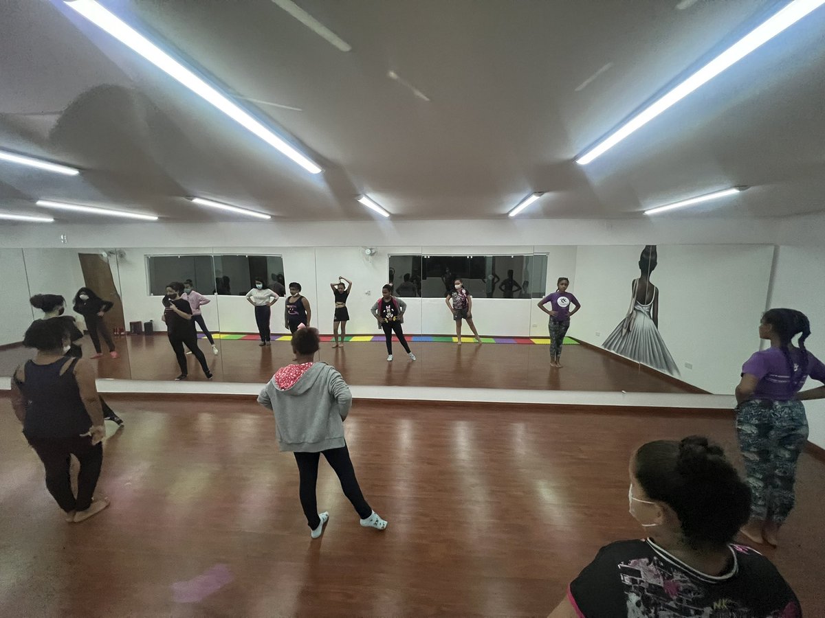 Sala de Dança dentro da favela!
Oferecendo o melhor para nossas meninas de favelas e periferias da Zona Norte

#balletnafavela #resgatandovidas #redegerandofalcoes