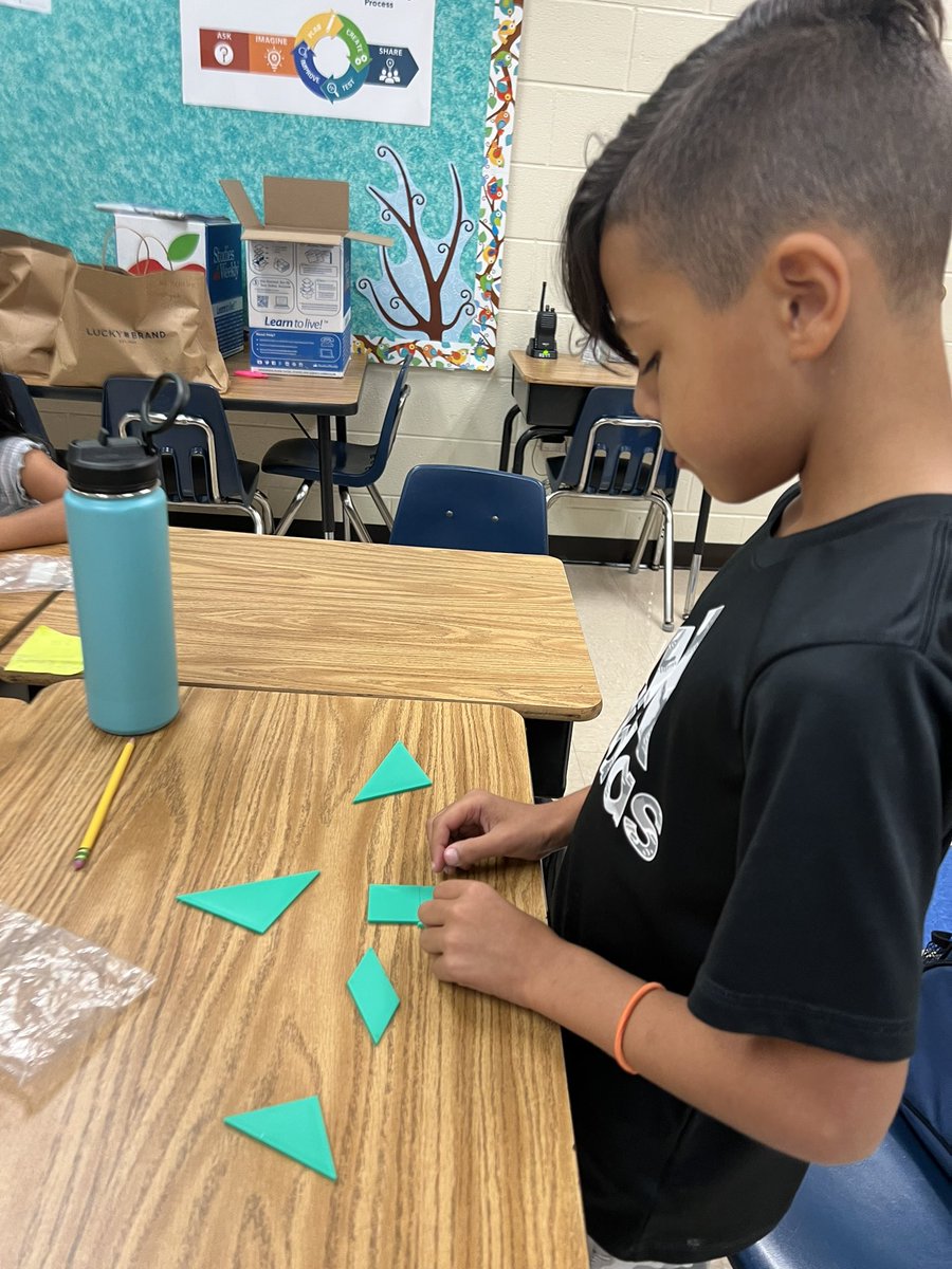 Can you make a square using these 7 tangrams? It’s not as easy as you would think! #uKnighted #TogetherWeGrow