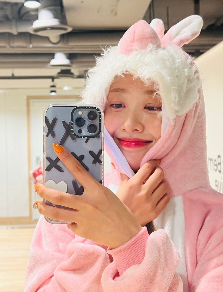 thinkchuuves's tweet image. please, plug your ears i'm about to cry for many freakin' reasons! #이브 💗