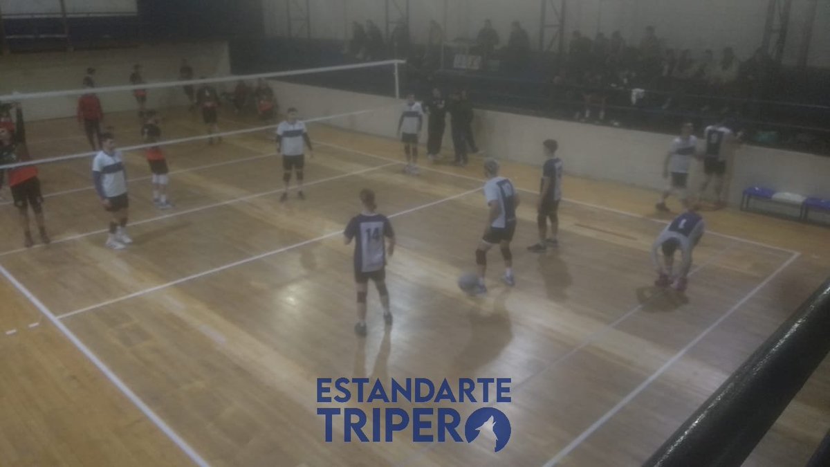 Estandarte_Trip's tweet photo. 🐺🏐 | ¡ESTAMOS EN EL GIMNASIAO CENTENARIO!
👉 En instantes el equipo masculino de @voleycge recibe a #Banade por la fecha 9 del Torneo Metropolitano.
📷 Los Lobos ya realizan la entrada en calor.
#CGE #GELP https://t.co/NRzjWnc6pV