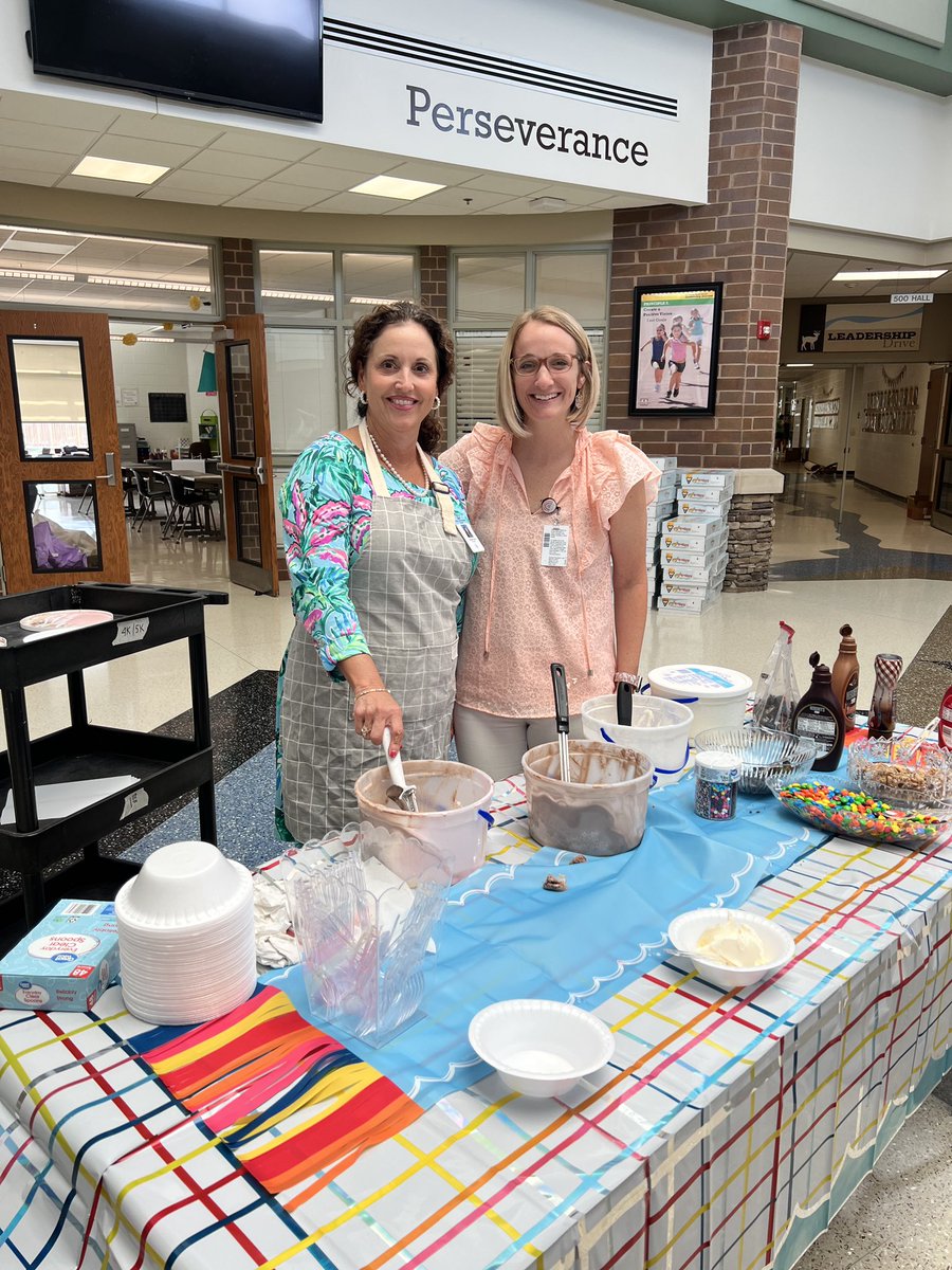 Ice Cream Social for our amazing staff!! 💚🤎#oneRCE #weloveourstaff