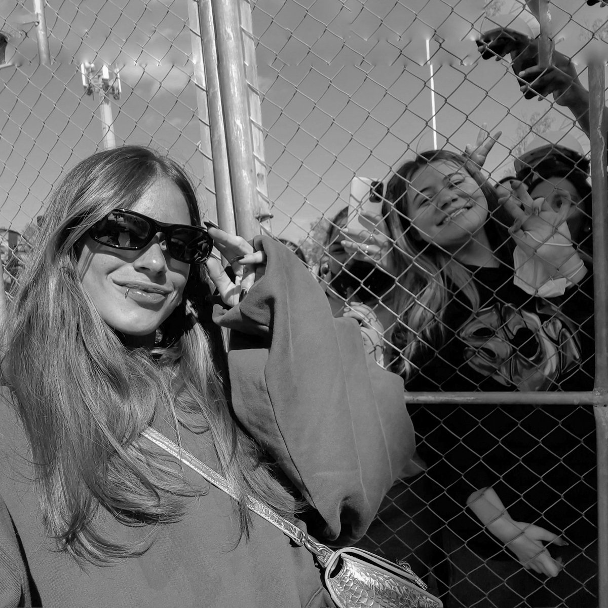 hottiemrtina's tweet photo. soy ani, tengo 21 y tini representa para mi un modelo a seguir en todo lo que hace, desde lo maravillosa y dedicada que es en su trabajo hasta el corazón tan puro que tiene a pesar de todo, es mi personita favorita en todo el mundo❤️‍🩹🥺 #selfiefortini https://t.co/ewWn0DLNJM