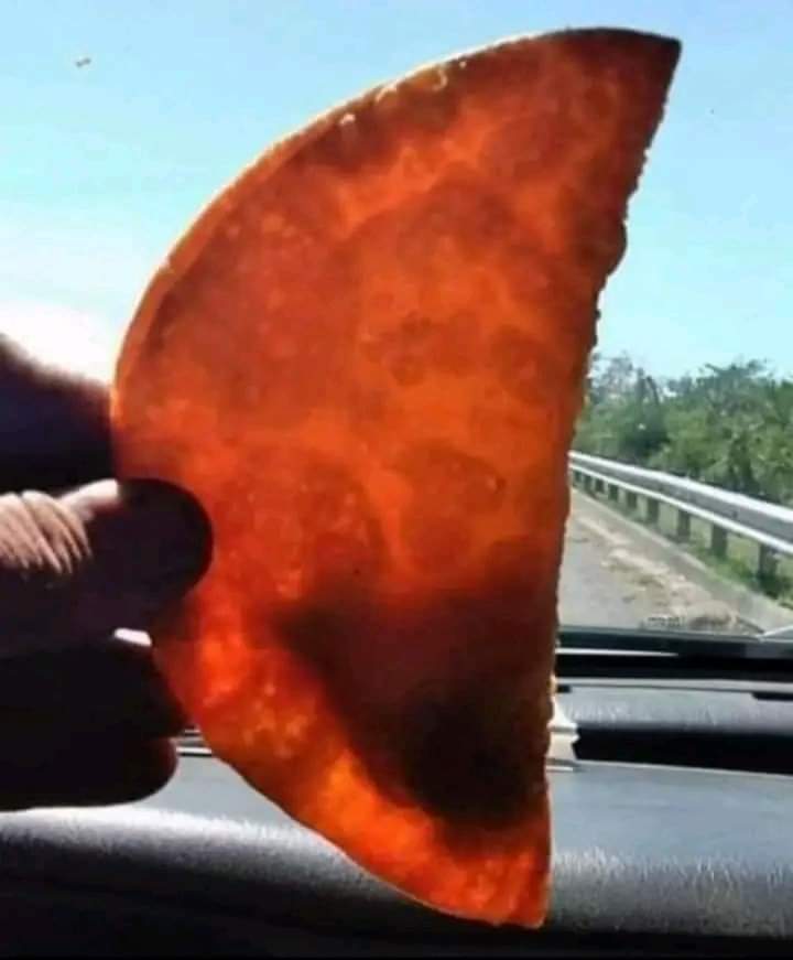 MarioCcp10's tweet photo. Un paraguayo puede volver 5 veces con su ex, pero nunca a dónde le vendieron una empanada asi. https://t.co/hSCptP888Y