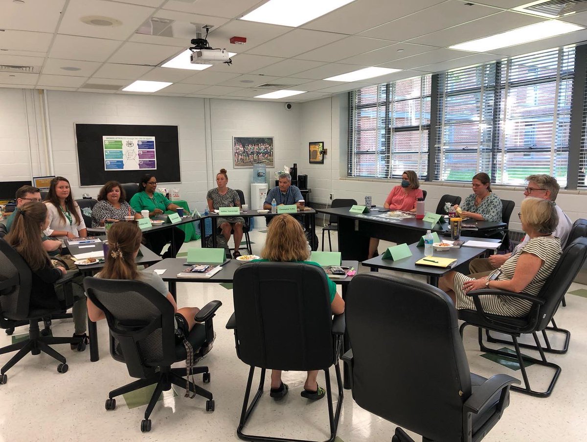 ArundelHS_aacps's tweet photo. Our summer Grading for Equity 4 wk book study wrapped up with an in-person dialogue on how to bring these equitable practices to life in our classes. @JoeCFeldman @AACountySchools https://t.co/WbHJhHQwFp
