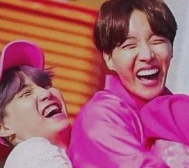 R0CKSTARSOPE's tweet photo. missing pink sope on boy with luv 🥺 https://t.co/2bWwYhAROw