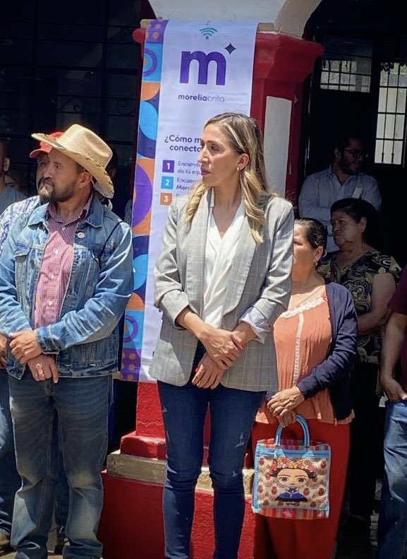 rubirangelPAN's tweet photo. Con mucha emoción acompañé al Presidente Municipal de @MoreliaGob @AlfonsoMtz_Mx y a las y los compañeros de la Secretaría del Bien Común al arranque del Programa de Internet gratuito; qué gran gusto que el comienzo de este proyecto haya sido en la Tenencia de Tiripetío 📨📞📶📲 https://t.co/9XBymnuC4E