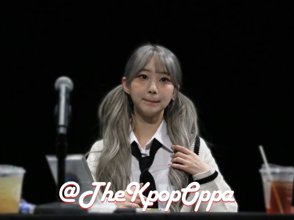 TheKpopOppa's tweet photo. 220810 Loona in Chicago Fansign

#LOONA #이달의소녀 #Yeojin #여진 #LOONAinChicago https://t.co/AkoO0K90K5