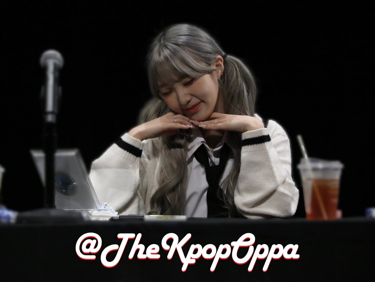 TheKpopOppa's tweet photo. 220810 Loona in Chicago Fansign

#LOONA #이달의소녀 #Yeojin #여진 #LOONAinChicago https://t.co/AkoO0K90K5