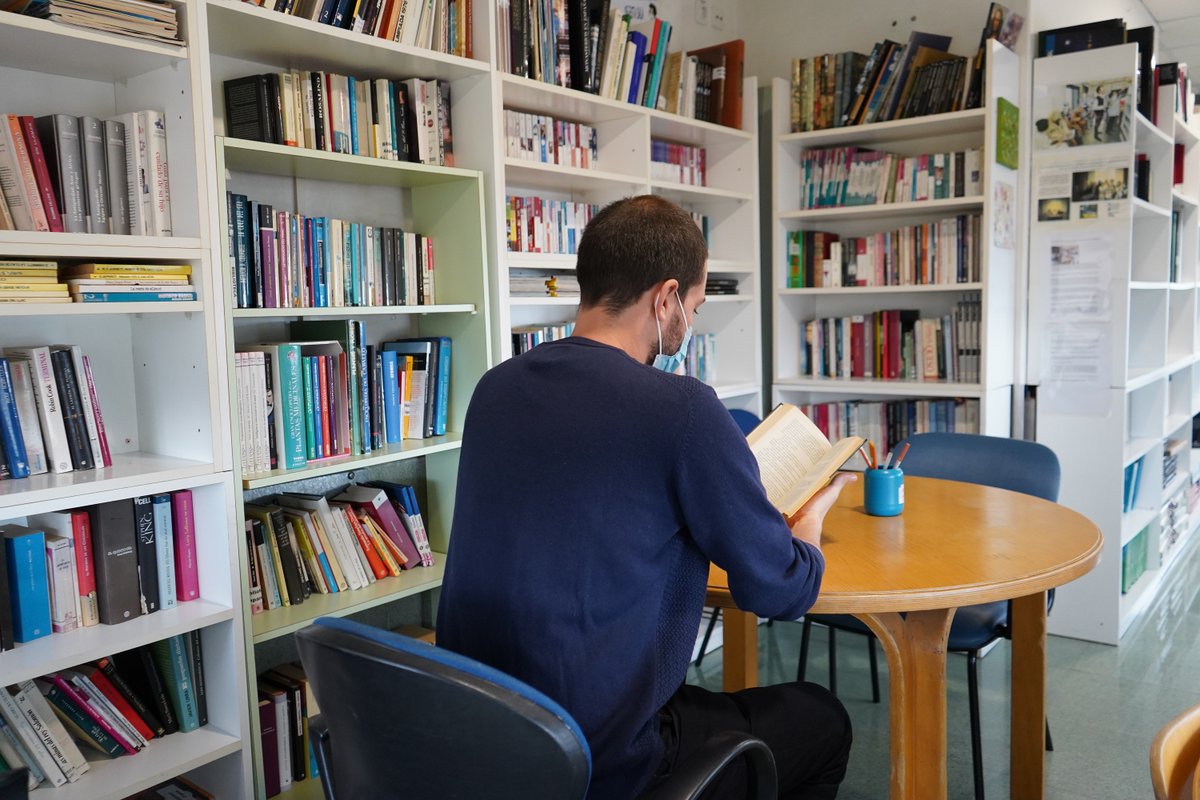 #Bondia Sense llibre per aquest estiu? A #ICSarts trobaràs recomanacions literàries relacionades amb salut com les de <a href="/BernatDedeu/">Bernat Dedéu</a> o els clubs de lectura de <a href="/vallhebron/">Vall d'Hebron</a> <a href="/hbellvitge/">Hospital Universitari Bellvitge | HUB</a> o <a href="/hgermanstrias/">Hosp. Germans Trias</a> o llibres escrits per a professionals sanitaris! 
ics.gencat.cat/ca/icsarts/rec…