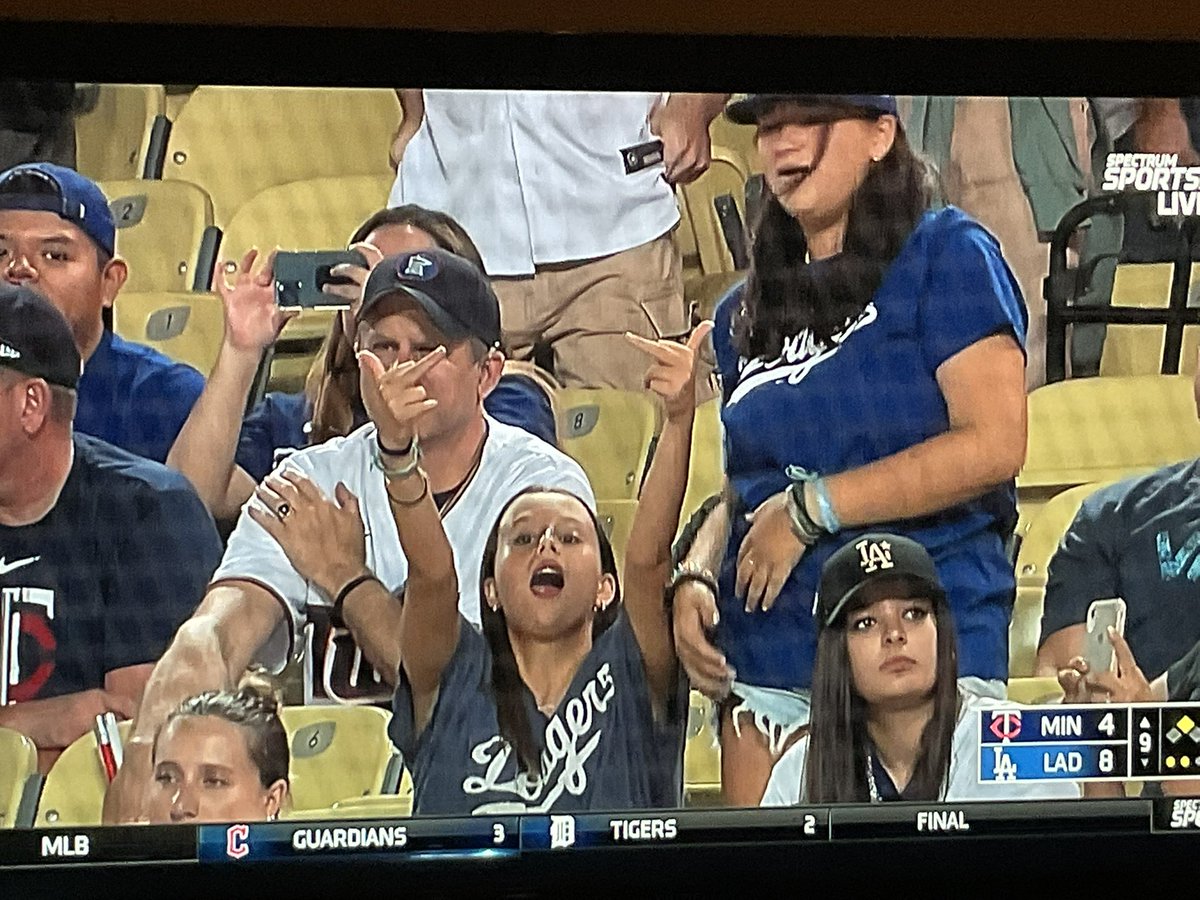 mark_grossman's tweet photo. Correa’s 9th inning AB at Dodger Stadium.. https://t.co/H9ALi0ZZPZ
