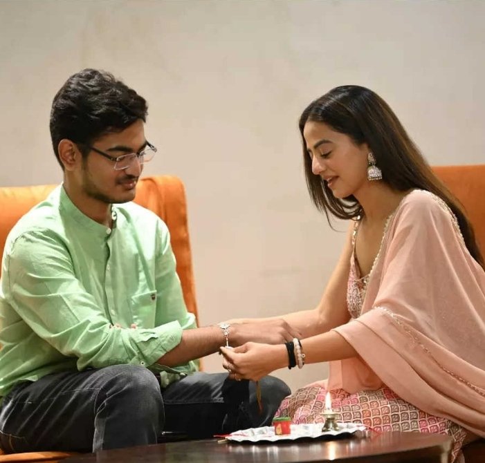 "Our pranks, banter and chats are never ending. I realised that the bond that siblings share never changes"

<a href="/OfficialHelly7/">HELLY</a> talks about her favourite festival #RakshaBandhan, her #Rakhi plans with brother Priyam &amp; more 

bit.ly/3bKzQ3j

#HellyShah #RakshBandhan2022