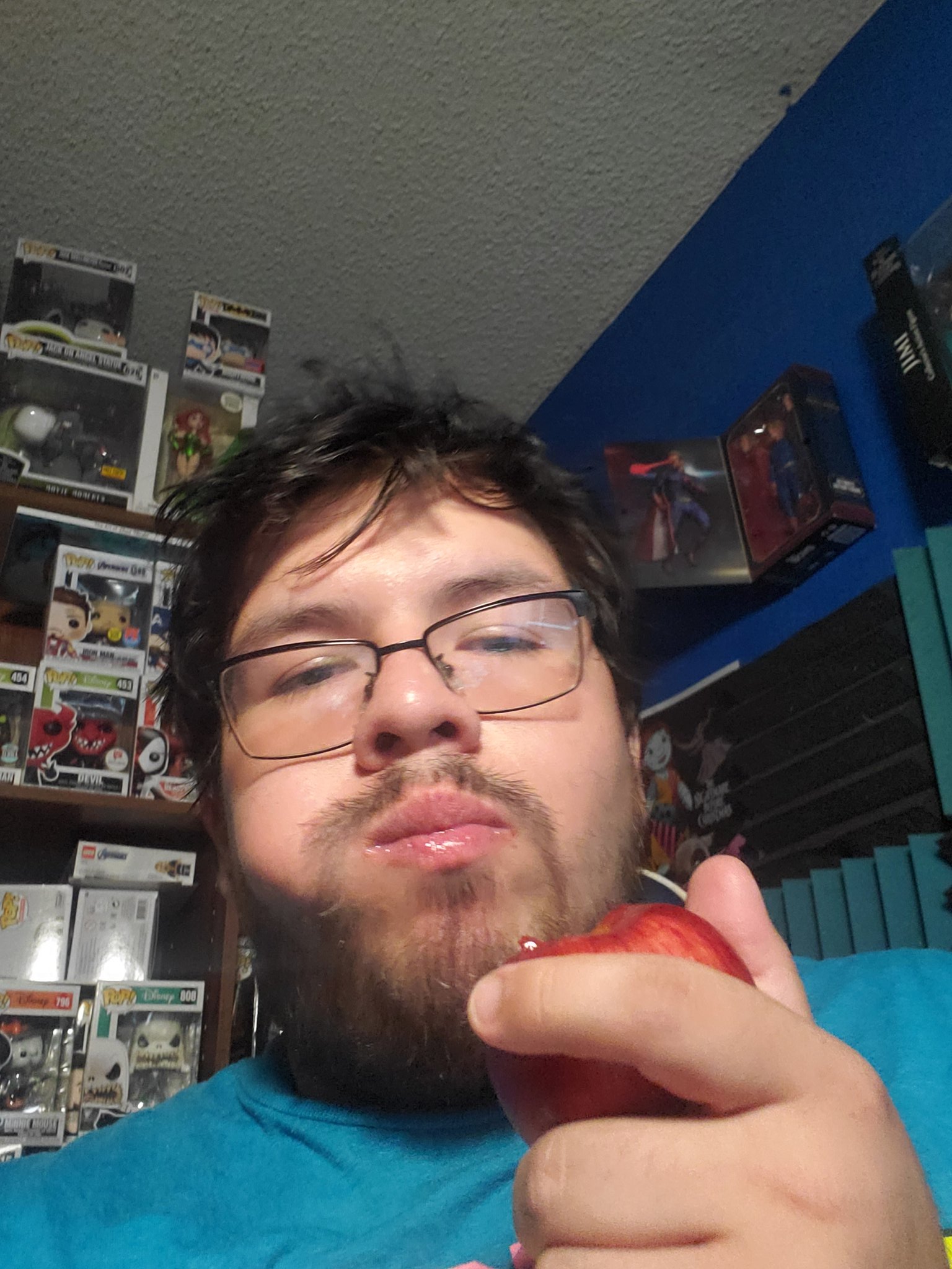 Eating An Apple https://t.co/Kzrtpgfsml
