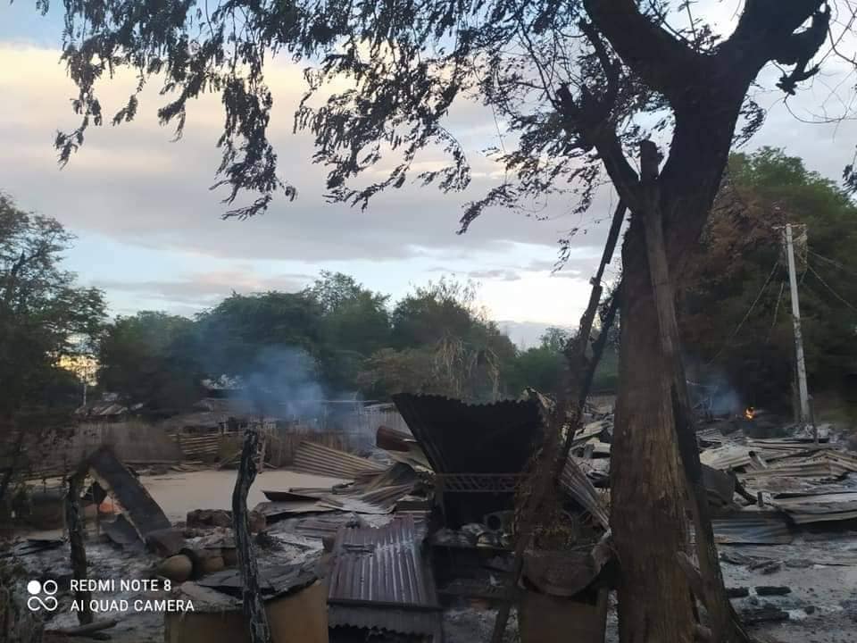 38 public houses were destroyed by the military forces's burning of the village of PautPinKai Village, Myaing Tsp. The #MyanmarMilitaryTerrorists burned down 7 villages in Pakukku Tsp and Myaing Tsp, Magway Region.
#2022Aug11Coup 
#WhatsHappeningInMyanmar