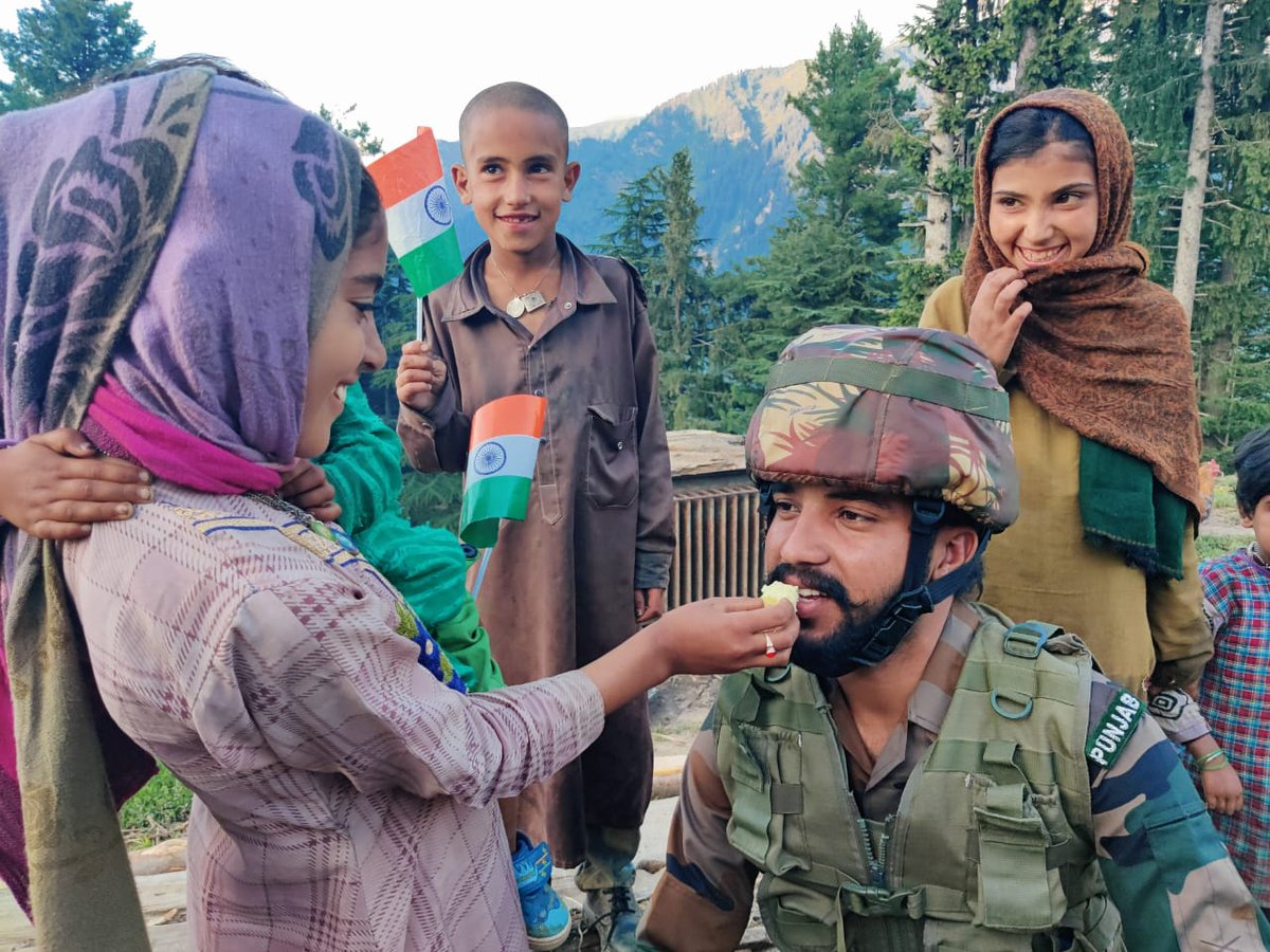 AatifQutub's tweet photo. Beautiful picture speaking a thousand words
@aksnaik2020 @BsFogat @Ertugrul_9100 @ManjoorMir @RaviRaj46027883 @voiceofboniyar @luk4loki @PRINCEBHATI8

#AzadiKaAmritMahotsav
#TirangaMeriShaan
#RakshaBandhan
#RakhiAtBorders
#IndianArmy https://t.co/aqDqP0W6Tr