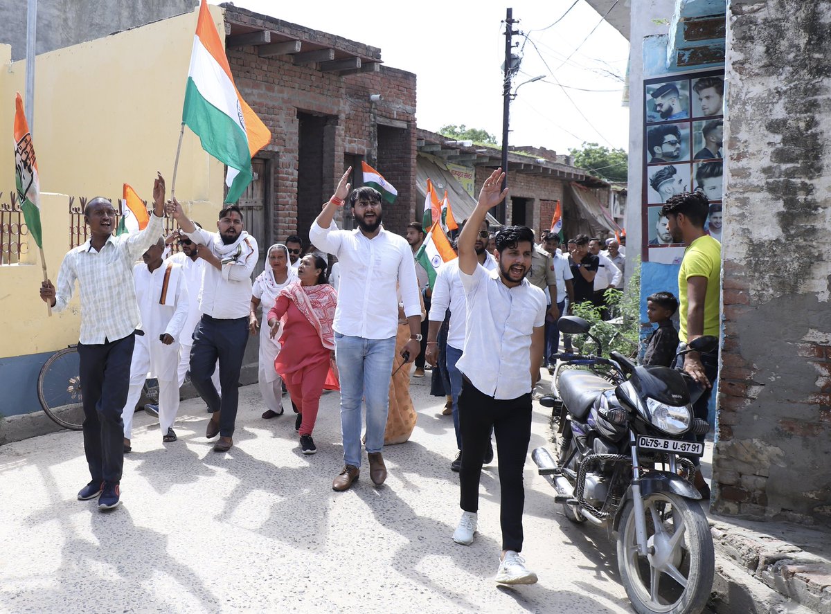 VikramsAligarh's tweet photo. दिनांक 10/08/22 को जनपद अलीगढ़ में स्वतंत्रता दिवस की 75 वीं वर्षगाँठ पर आजादी की गौरव यात्रा निकाले जाने के क्रम में अलीगढ़ लोकसभा क्षेत्र में सम्मिलित चंडौस, गभाना, बरौली व अमरौली में आयोजित पद यात्रा में सभी नेतागणों के साथ प्रतिभाग किया। @INCIndia 
#AligarhSankalpSeSamriddhi https://t.co/pHyS3ZR9zZ