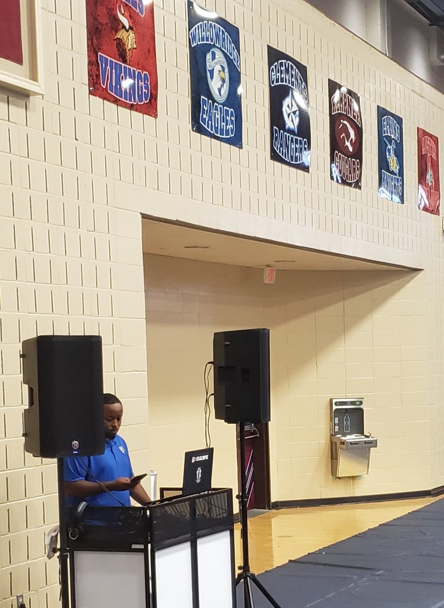 4Coach_Whit's tweet photo. GREAT FIRST DAY @ THE CASTLE ๐ฐ!!!
S/o to The Elkins Drumline ๐ฅ & Varsity ๐ Asst Coach Traylor ๐ง on the 1s & 2s ๐ who Set The Tone at the @FBISDAthletics Coaches Meeting!
WE'RE BAAACK!!! ๐ฅ๐ฅ๐ฅ
#GD2BAK
@ElkinsBands @ElkinsFootball @EHS_Knightswire #IMPACT #TraylorMade๐ฏ https://t.co/m0GWYKYZ3p