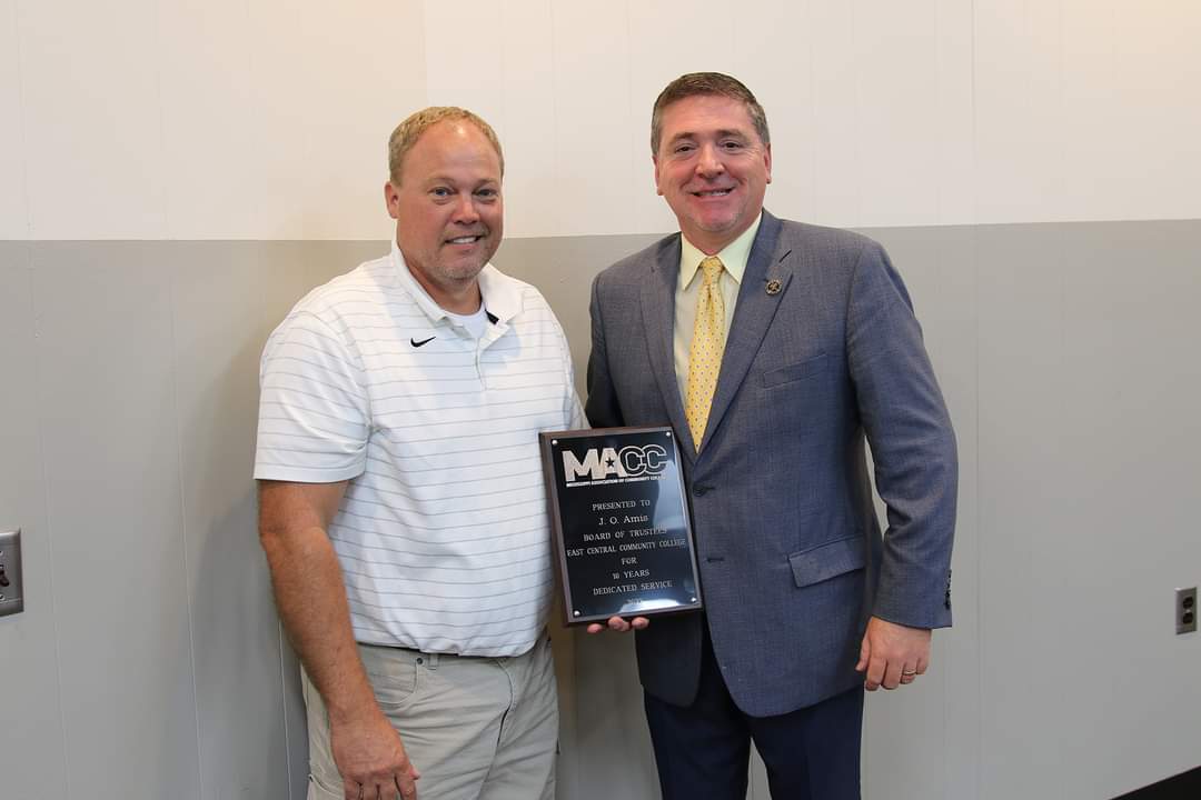 NCHSCougars's tweet photo. NCSD is proud of our Superintendent of Education, J.O. Amis, who was recently recognized as an East Central Community College Board Member. He has served as an ECCC Board of Trustee member for 10 years. Pictured is Mr. Amis and ECCC's President, Dr. Brent Gregory.
#representingNC https://t.co/fc9siPeknw