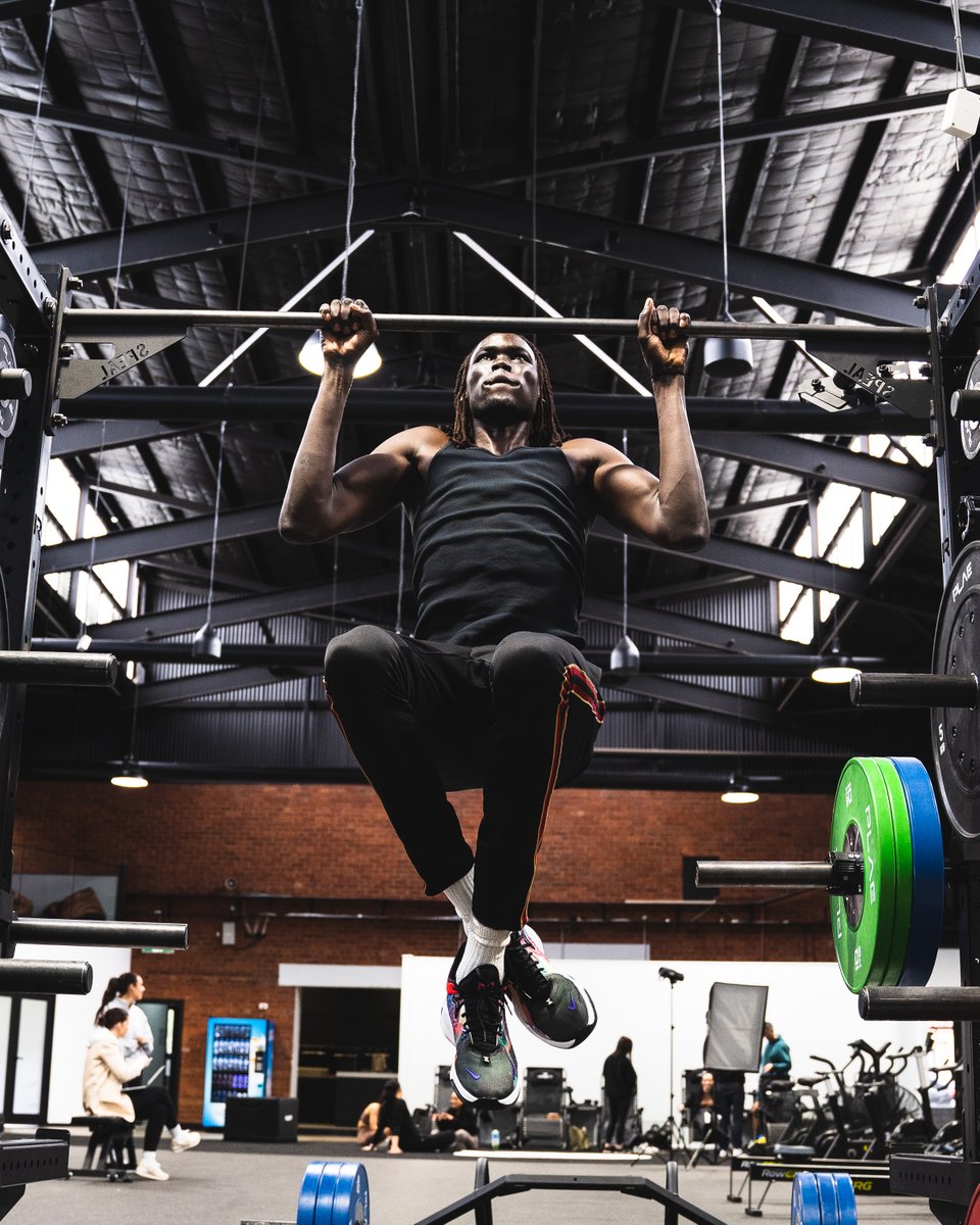 New faces in the house 💪

#WeAreSixers #SwoopTheHoop