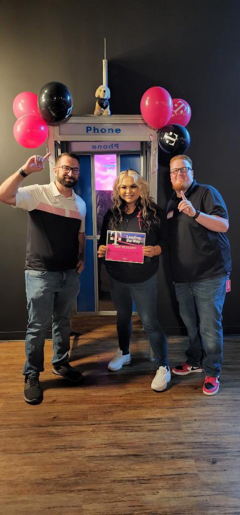 alize_vela's tweet photo. Thank you so much! @TheCharlySmith @TimRomero29 @geoffdean10 ! What a successful event getting all stores together! 😀😀 #T4B #TMobile #WeWontStop #BleedMagenta https://t.co/HHpNFRiQvG