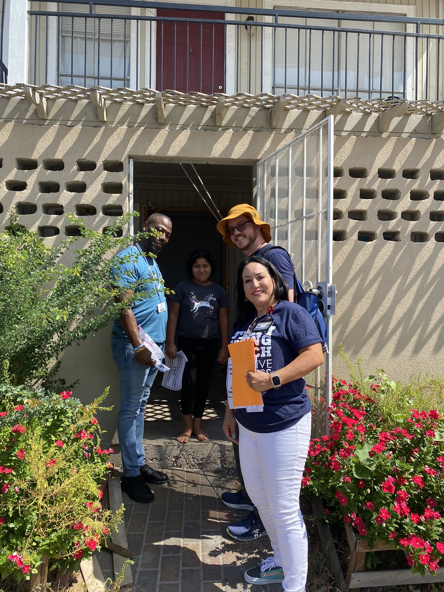 AP_MrsBaez's tweet photo. NMS staff took it to the neighborhood to welcome our students. Three buses filled of excited Knights building our legacy one day at a time. @NorthbrookMS @SBISD @brhillgroup #Sbisdfamily https://t.co/8chLWc1mEr